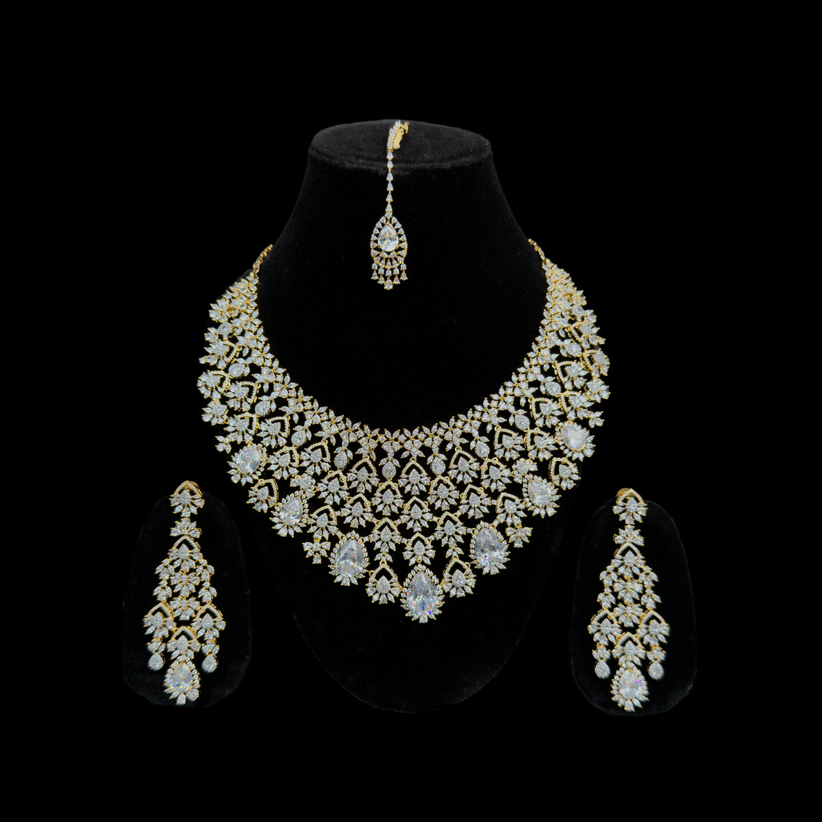 Enter a realm of luxury with Gethnical's Bridal Collection. Each piece reflects our dedication to quality, made to celebrate your special day. Our bridal jewelry combines traditional craftsmanship with modern style, ensuring you look stunning on your big day. This collection represents the best for the bride who wants nothing less than perfection.

