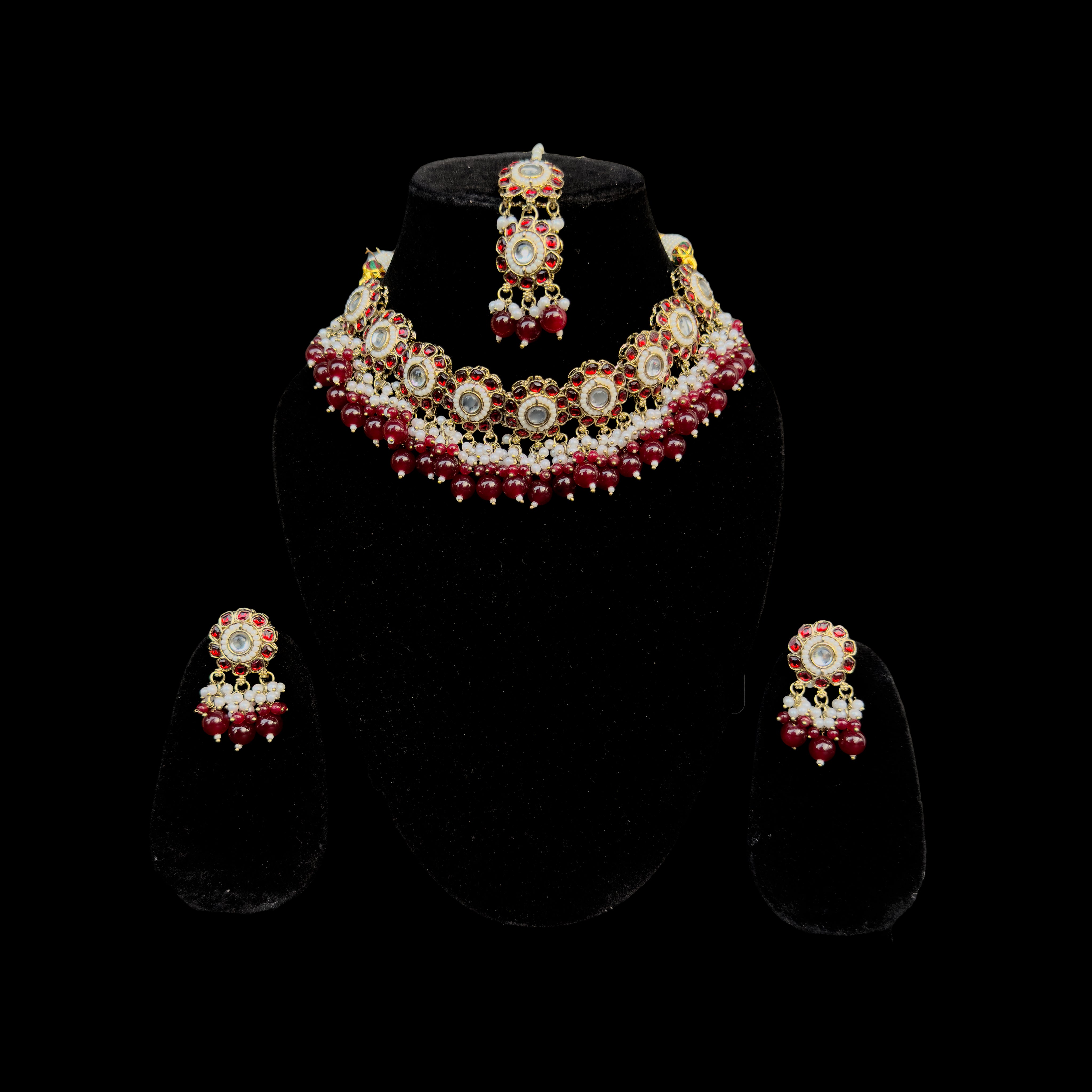 Enter a realm of luxury with Gethnical's Bridal Collection. Each piece reflects our dedication to quality, made to celebrate your special day. Our bridal jewelry combines traditional craftsmanship with modern style, ensuring you look stunning on your big day. This collection represents the best for the bride who wants nothing less than perfection.


