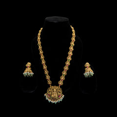 Enter a realm of luxury with Gethnical's Bridal Collection. Each piece reflects our dedication to quality, made to celebrate your special day. Our bridal jewelry combines traditional craftsmanship with modern style, ensuring you look stunning on your big day. This collection represents the best for the bride who wants nothing less than perfection.
