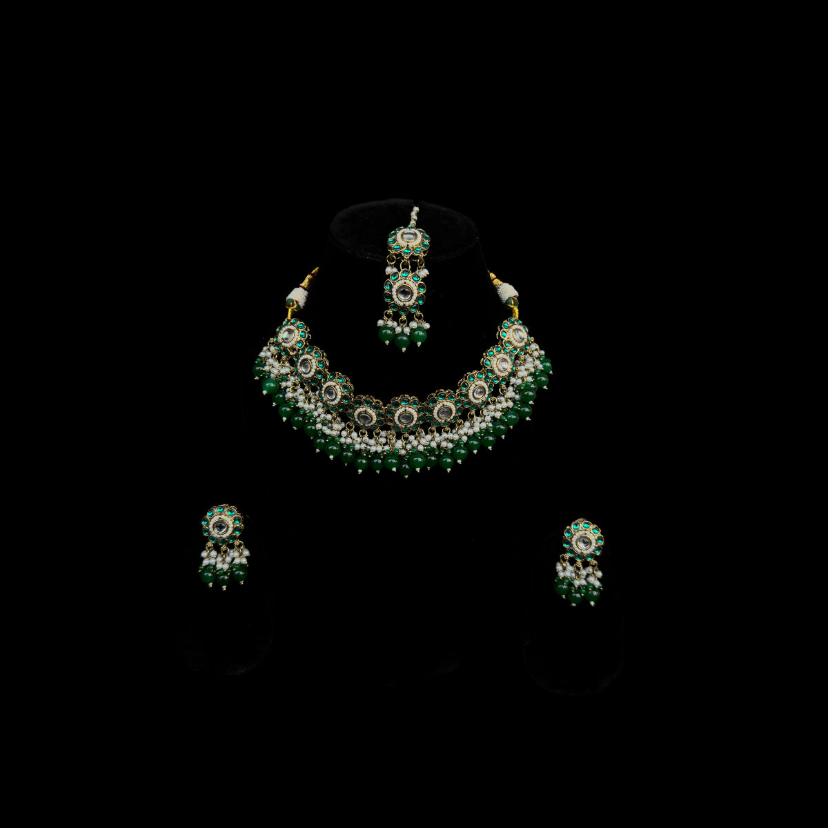 Enter a realm of luxury with Gethnical's Bridal Collection. Each piece reflects our dedication to quality, made to celebrate your special day. Our bridal jewelry combines traditional craftsmanship with modern style, ensuring you look stunning on your big day. This collection represents the best for the bride who wants nothing less than perfection.

